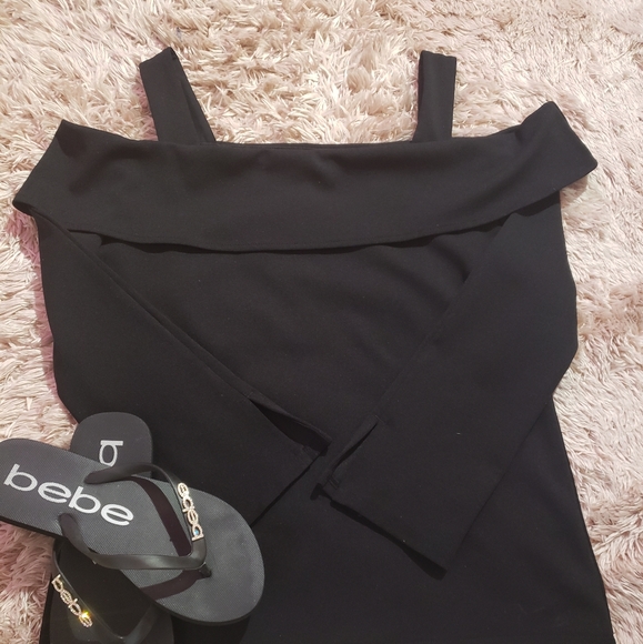Ann Taylor Tops - Ann Taylor off the shoulder top